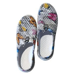 Eagsouni Garden Clogs Shoes/Anti-Slip Beach Shoes ~ Grey Butterfly Sz 10 (42 EU)